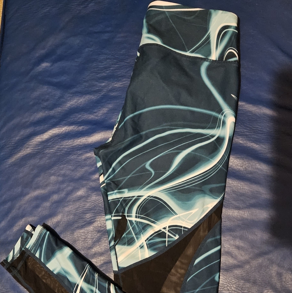 Fablistics yoga leggings great shape